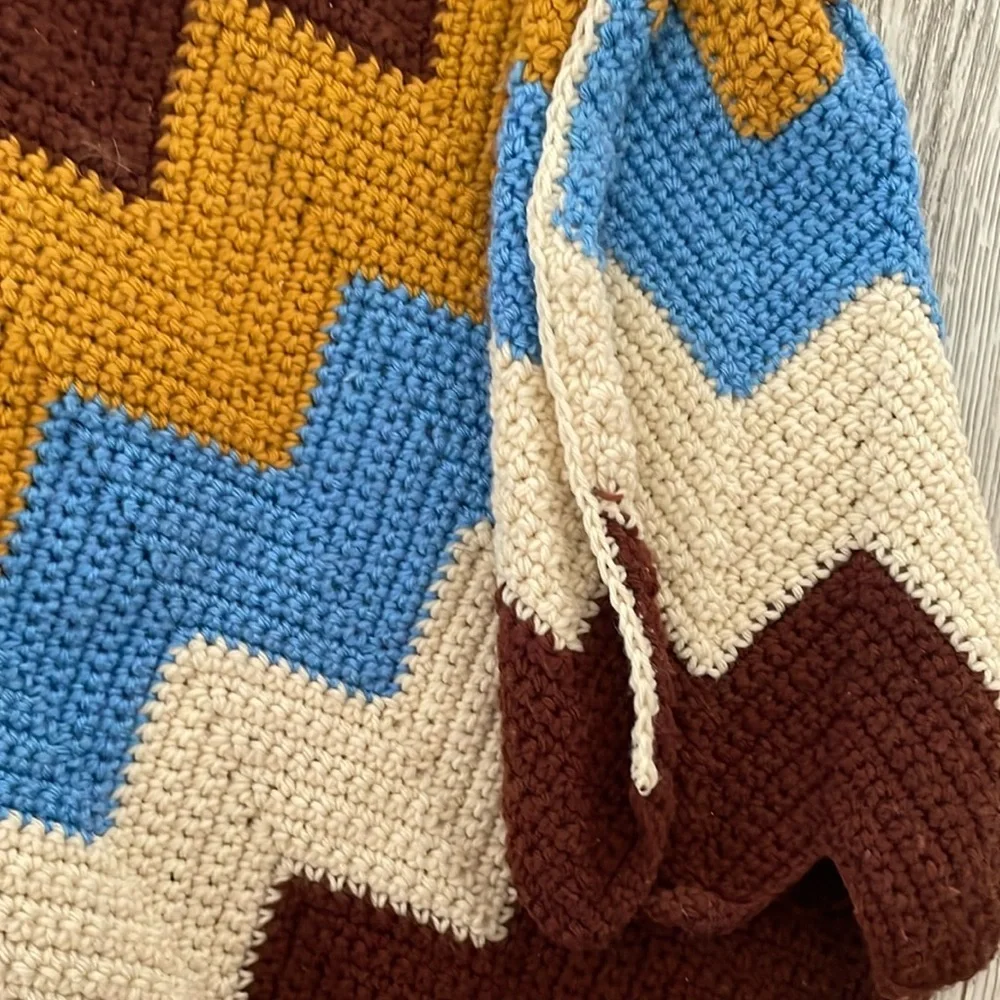 Chevron Pattern Knit Blanket